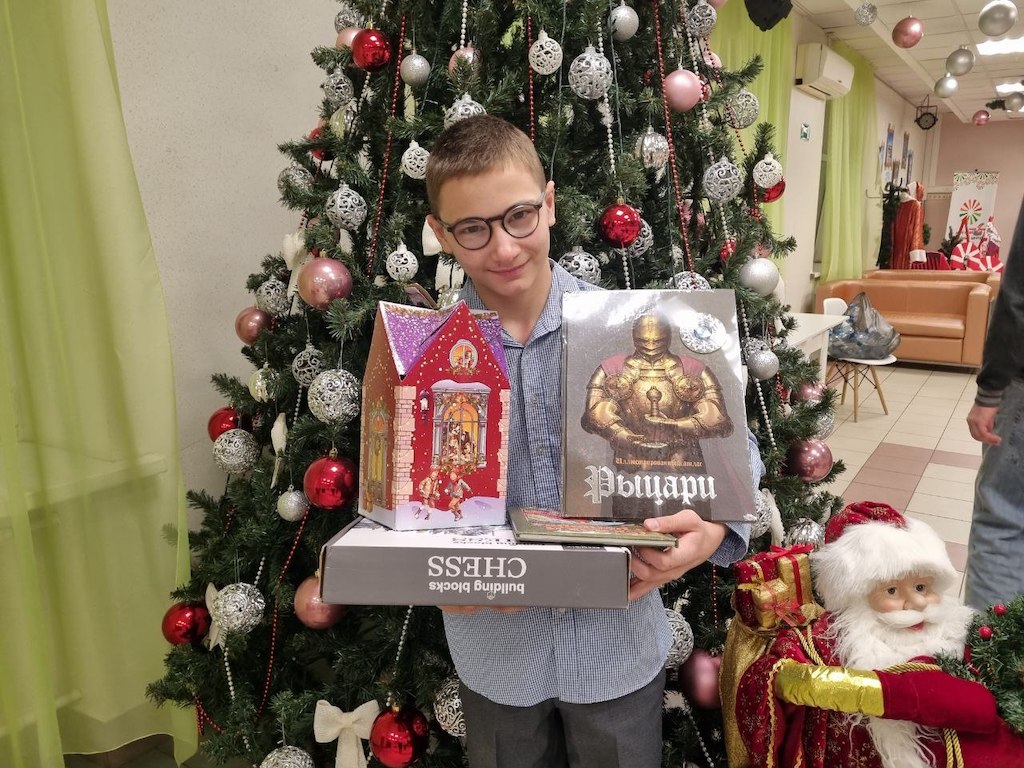 Сергей получил книги о рыцарях